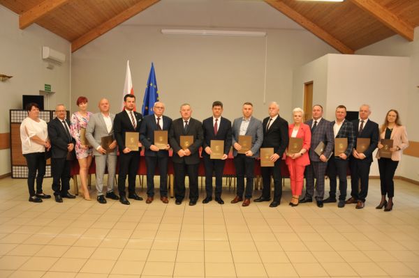 Zdjęcie grupowe - wójt gminy i radni gminy