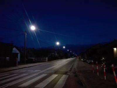 Latarnia uliczna nocą