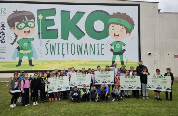 Grupowe zdjęcie laureatów