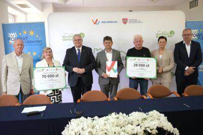Zdjęcie z podpisania umów w konkursie Pięknieje Wielkopolska Wieś