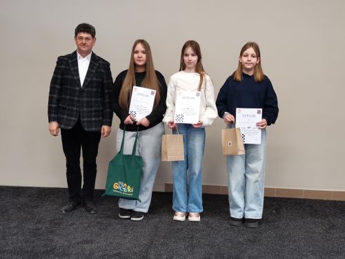 Zdjęcie z mistrzostw gminy w warcabach klasycznych