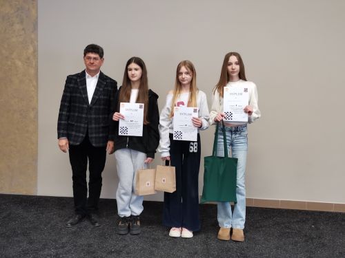 Zdjęcie z mistrzostw gminy w warcabach klasycznych