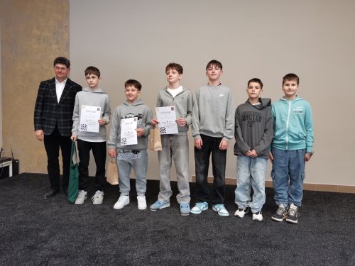 Zdjęcie z mistrzostw gminy w warcabach klasycznych