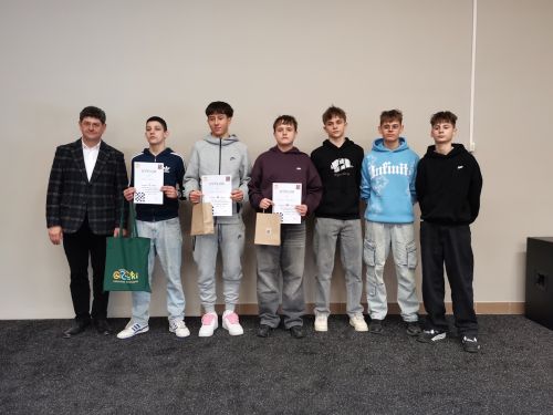 Zdjęcie z mistrzostw gminy w warcabach klasycznych