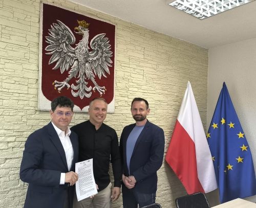 Zdjęcie z podpisania umowy