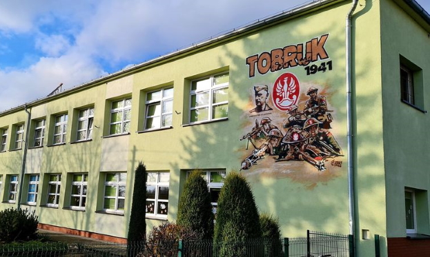 Szkoła Podstawowa im. Obrońców Tobruku w Tomicach spełnia swoje marzenia