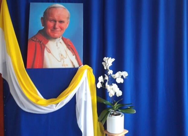XX Dzień Papieski w Szkole Podstawowej w Tomicach