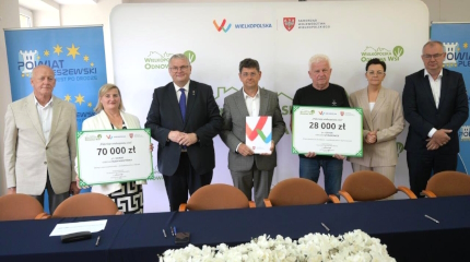 Zdjęcie z podpisania umów w konkursie Pięknieje Wielkopolska Wieś